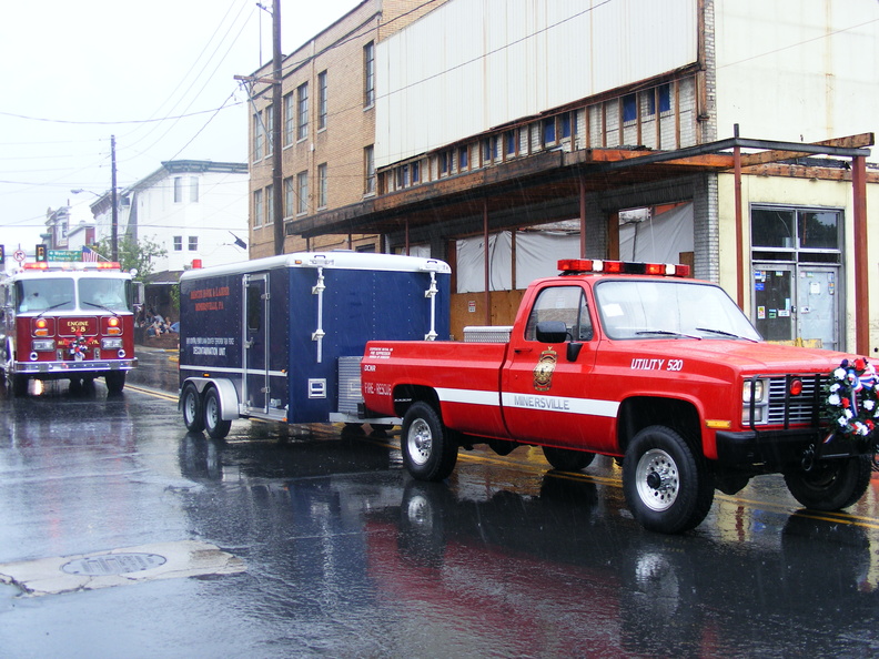 9_11 fire truck paraid 069.JPG